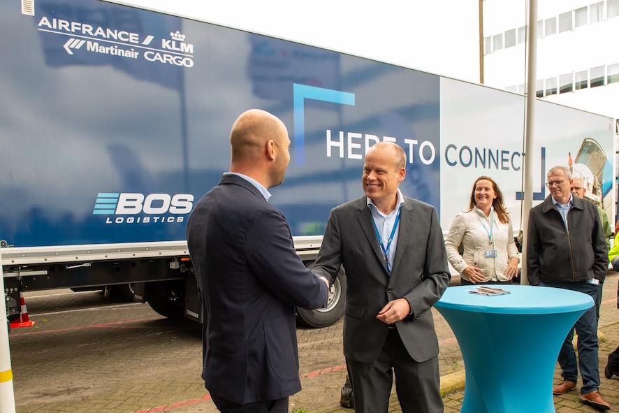 Frank junior met Koen Bolster Vice President KLM Cargo