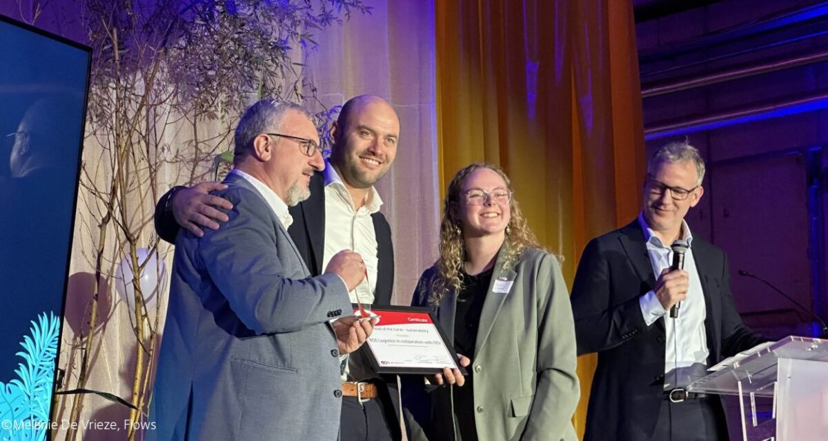 Overhandiging Ahead of the curve award aan Bos